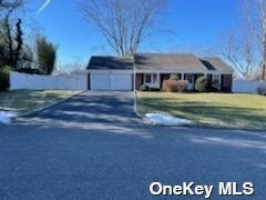 Primary Photo - 4 Split Rail Ln