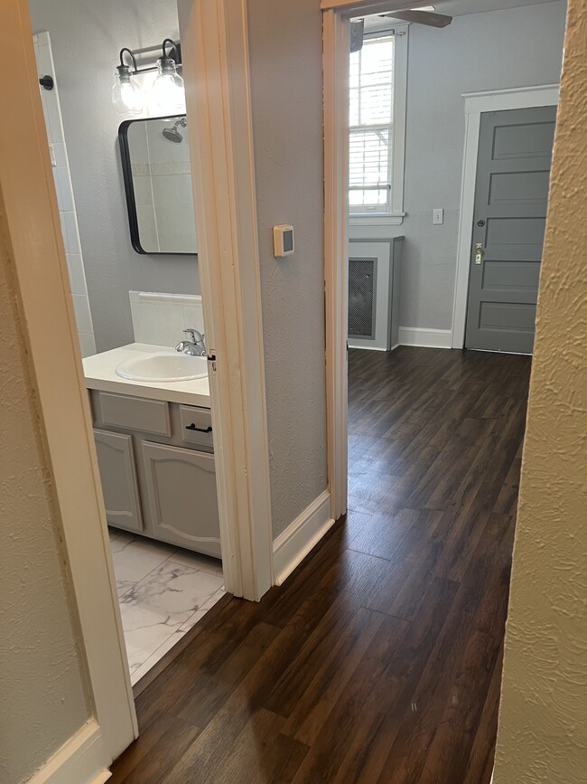 Building Photo - 2829 E 14th Ave