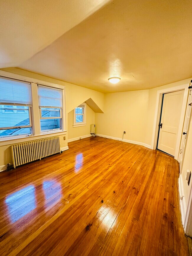 Building Photo - 966 Grandview Ave
