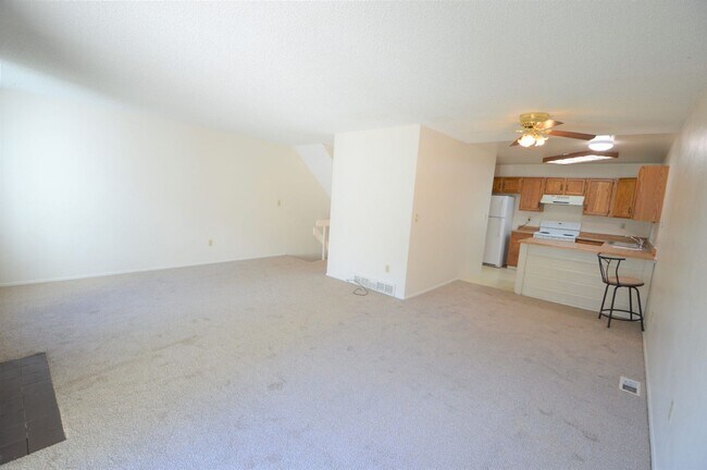 Building Photo - 3Bd/2.5Ba Lafayette Townhome Available Now