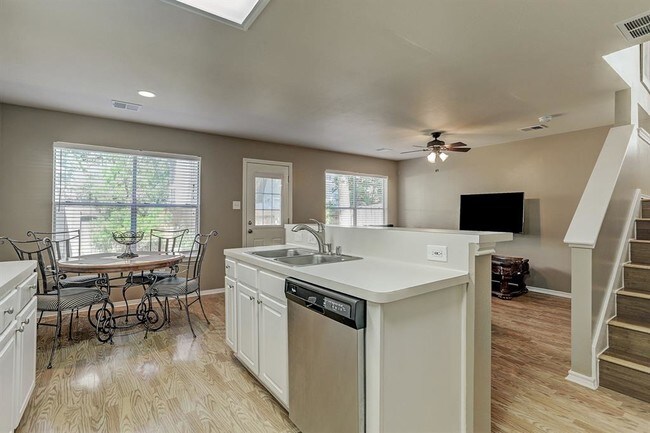 Building Photo - 195 S Walden Elms Cir