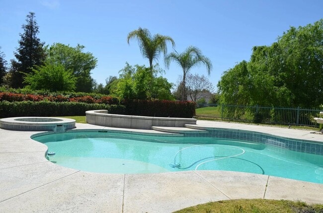 Building Photo - Spacious Riverlakes Golf Course Home with Pool, Spa & 3-Car Garage