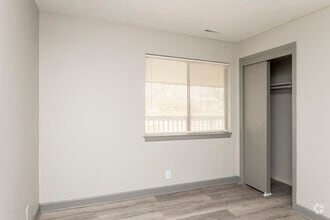 2BR, 1BA - 850SF - Reserve at the Knolls