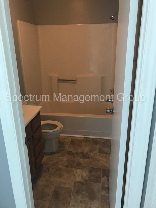 Building Photo - 2 bedroom 1 bath apartment in Greeneville, TN