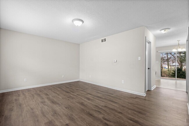 Foto del edificio - 802 British Wood Dr SW