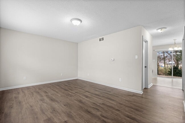 Building Photo - 802 British Wood Dr SW