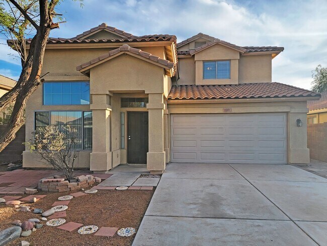 Building Photo - New interior! Lots of sq ft!