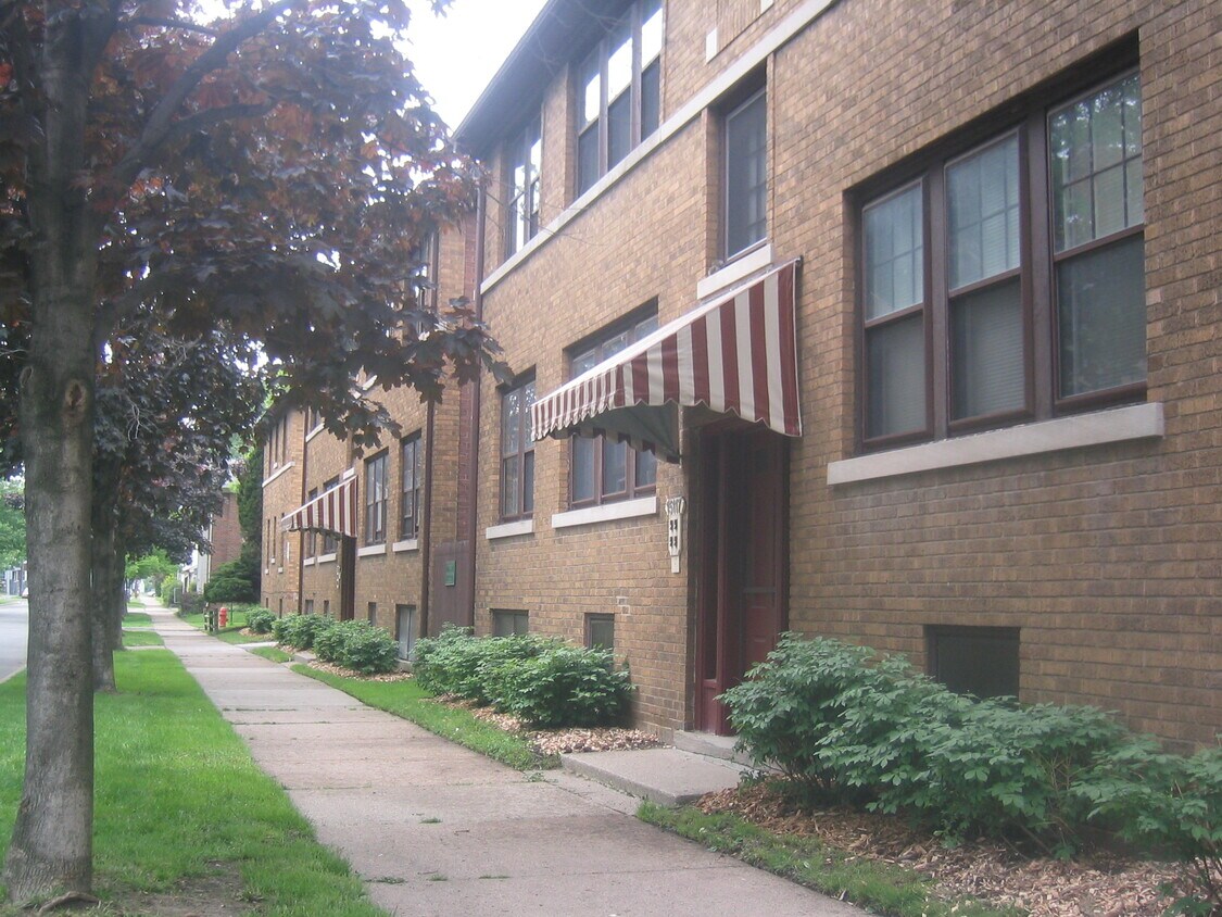 15111 E Vernor Hwy Unit 5, Grosse Pointe Park, MI 48230 Apartments in