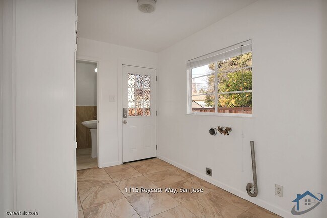 Building Photo - 1115 Roycott Way