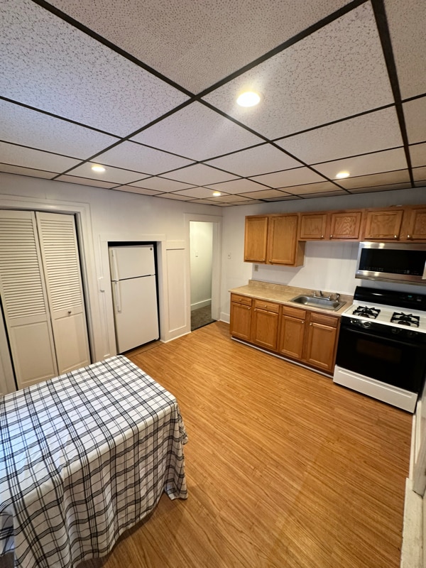 Building Photo - 573 Main St