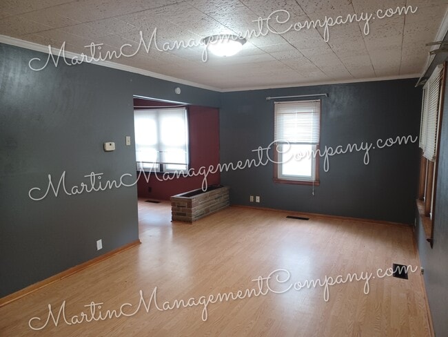 Building Photo - 1618 S Sneed Ave