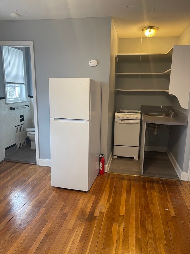 Building Photo - 19 Chapman St