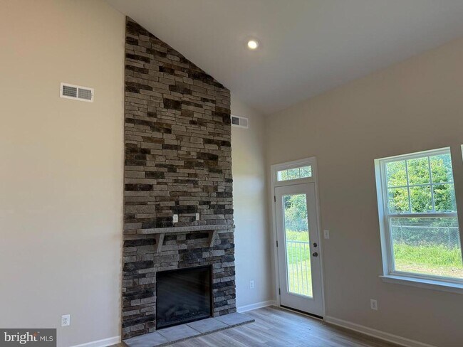 Foto del edificio - 18 Trout Lily Dr