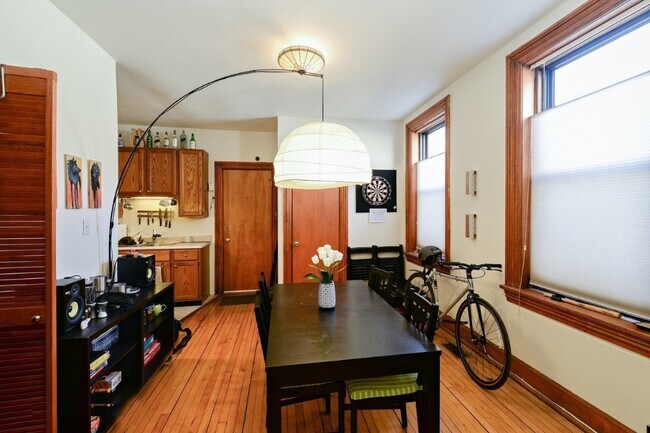 Building Photo - 2345 N Bosworth Ave