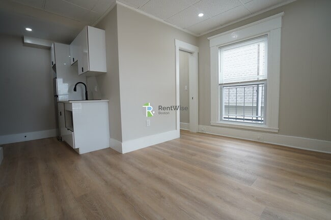 Building Photo - 142 Dorchester St
