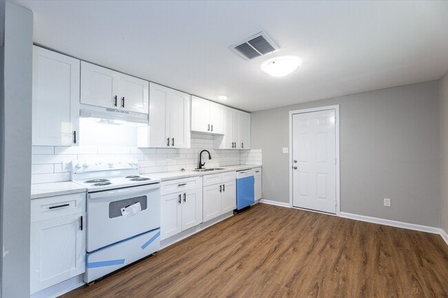 Building Photo - 1505 Brazos St