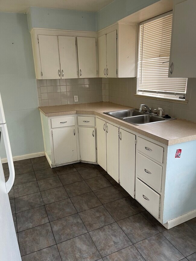 Foto del edificio - 4 Bed & 2 Bath in Lakewood