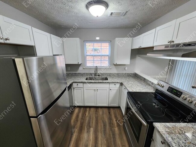 Building Photo - 2800 Pebblebrook Ct