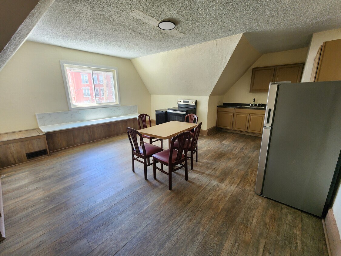 Primary Photo - 310 N Craig St