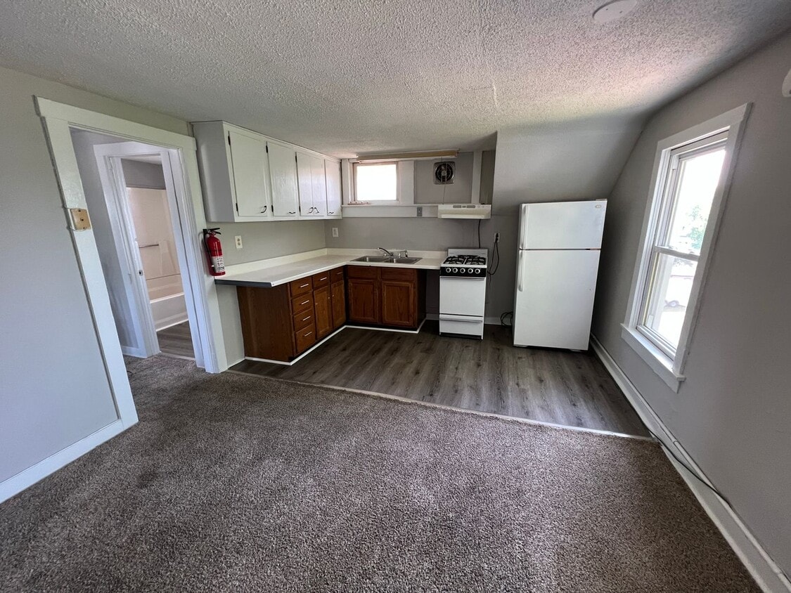 81 S Broadway Unit 5, Pennsville Township, NJ 08070 Room for Rent in