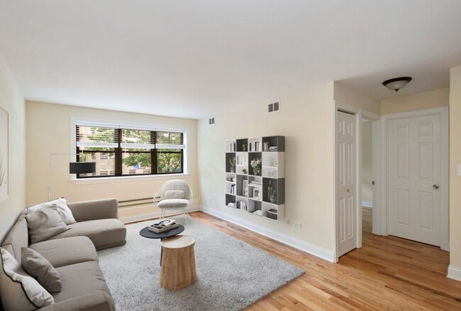 Foto del edificio - 555 W Arlington Pl