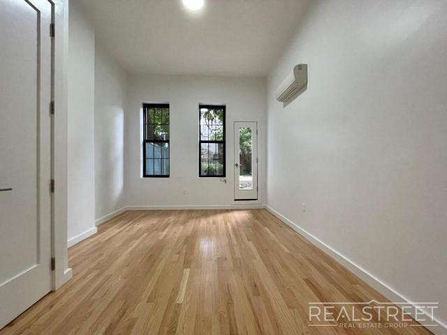 Building Photo - 4 bedroom in BROOKLYN NY 11207