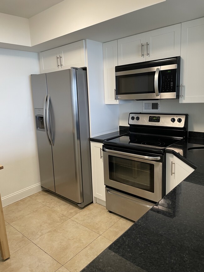 Building Photo - 3180 S Ocean Dr