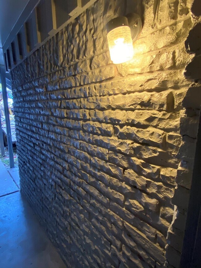 Foto del edificio - 2518 Lidstone St