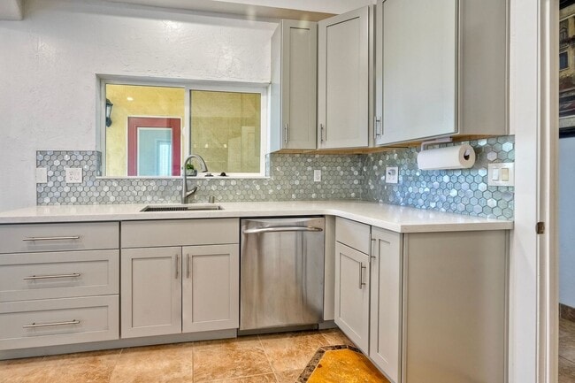 Foto del edificio - ADU with a VIEW! 1 Bed/1 Ba - Seeforever D...
