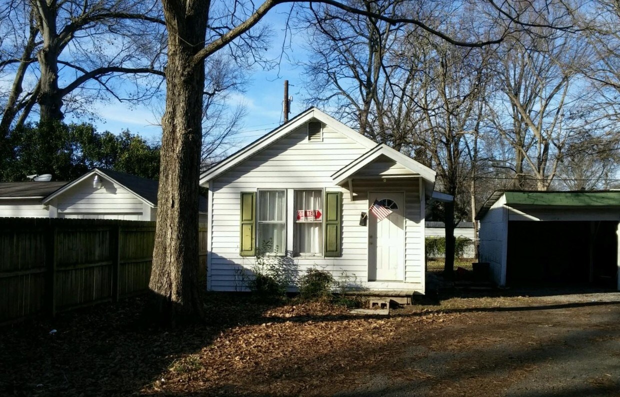 305 W Danner Ave, West Memphis, AR 72301 - House for Rent in West