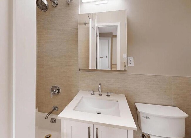 Foto del edificio - 80 N Moore St