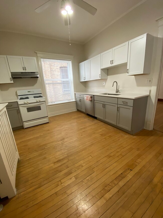 Building Photo - 5427 N Wayne Ave