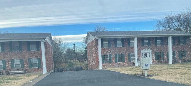 Building Photo - 223 Ridge Ln