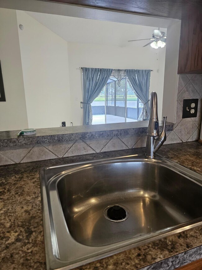 Foto del edificio - 5220 Rosen Blvd