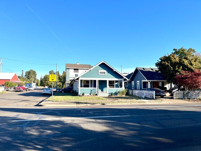 Foto del edificio - 605 1st Ave NE