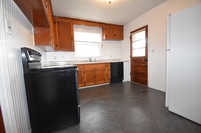 Foto del edificio - 3 Bedroom Home For Rent Near Madison Street!