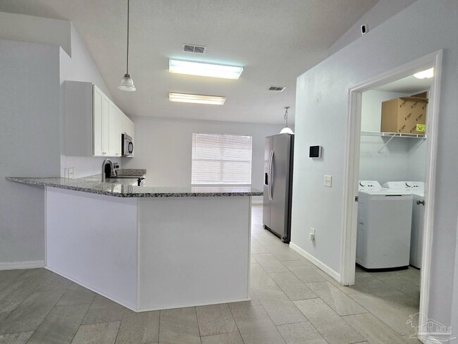 Foto del edificio - 4972 Genevive Ct