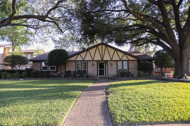 Foto del edificio - 1504 Flintwood Dr