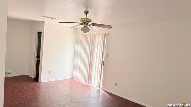 Foto del edificio - 2203 Creekside Ln