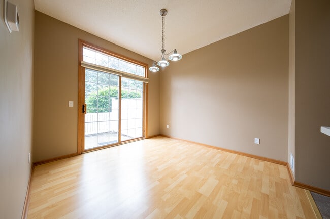 Building Photo - 2750 Mallard Dr