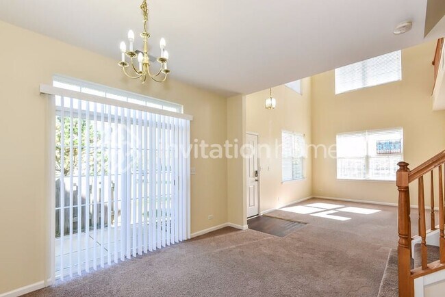 Building Photo - 2562 Hillsboro Blvd