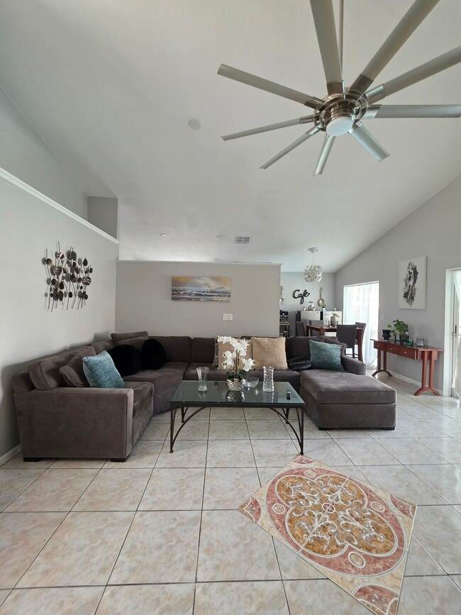 Building Photo - 763 Country Woods Cir