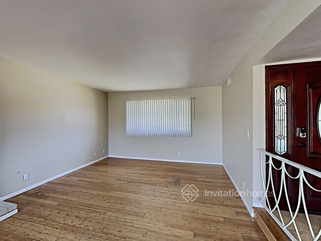 Foto del edificio - 7003 Rubio Ave