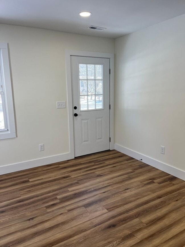 Building Photo - Modern Cottage Living Just Minutes from Downtown West Jefferson