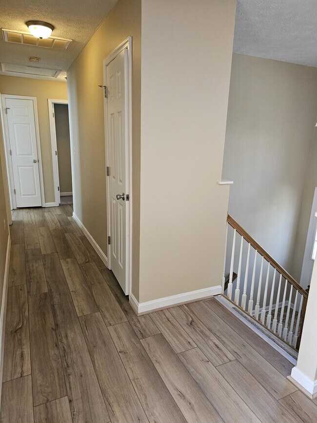 Building Photo - 203 Falcon Trail