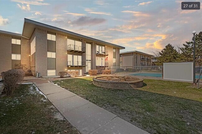 Foto del edificio - 2807 Pembroke Ln