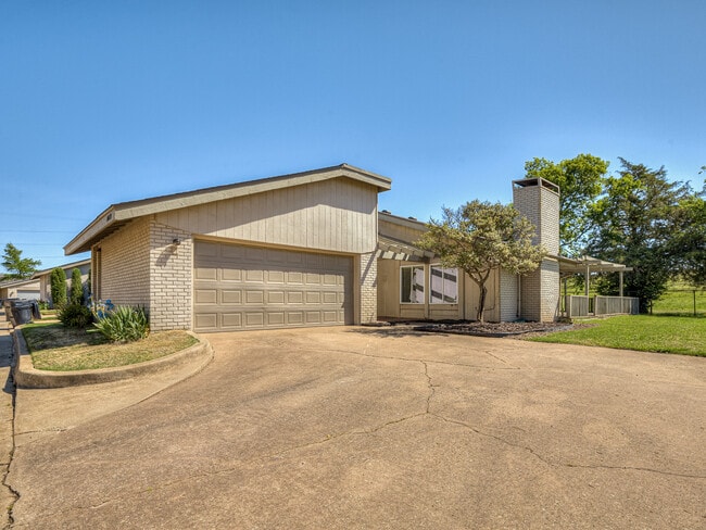 Building Photo - 10020 Hefner Village Terrace