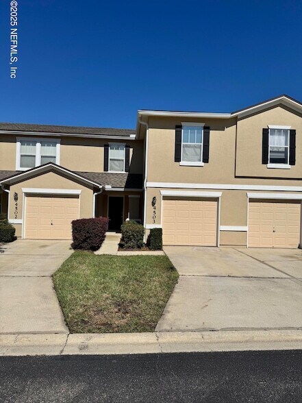 Foto principal - 1500 Calming Water Dr