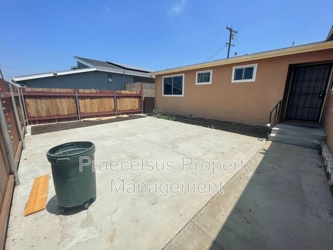 Building Photo - 7471 Blix St