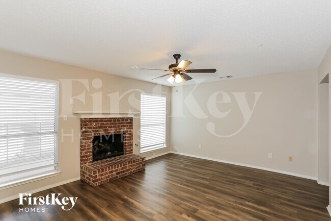 Foto del edificio - 1146 Finch Cir